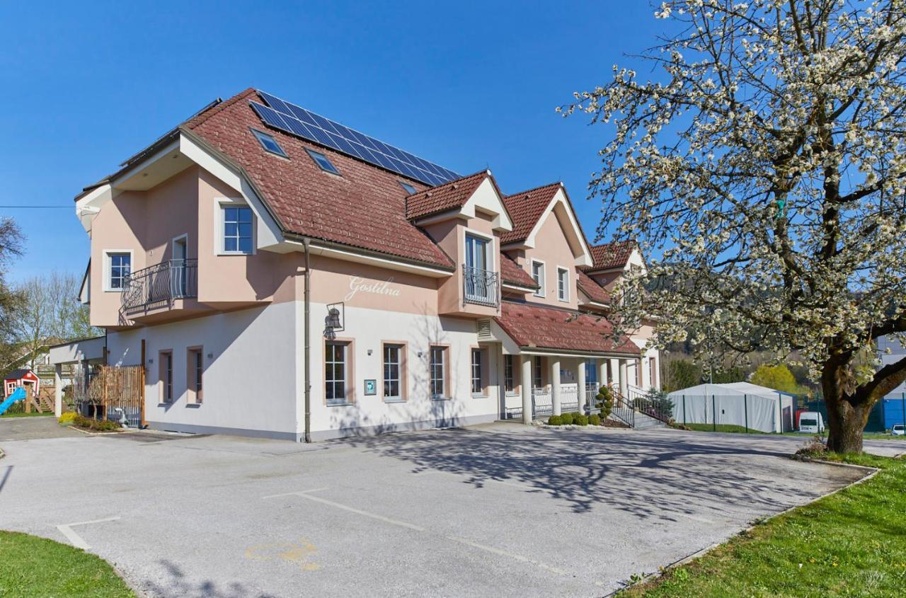 Hostel Delalut Ravne na Koroskem 外观 照片