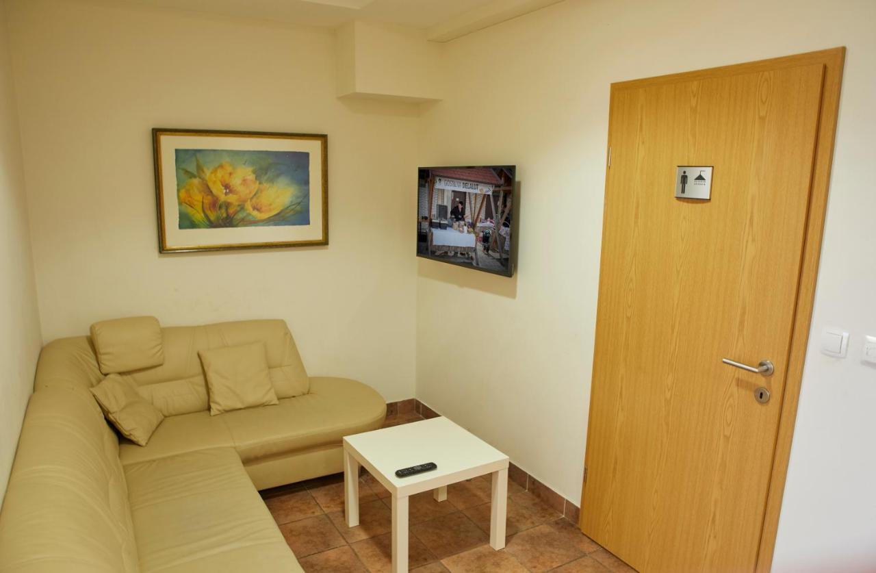 Hostel Delalut Ravne na Koroskem 外观 照片